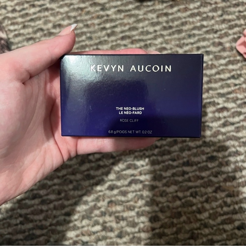 Kevyn Aucoin Neo-Blush in Elegant Blue Packaging